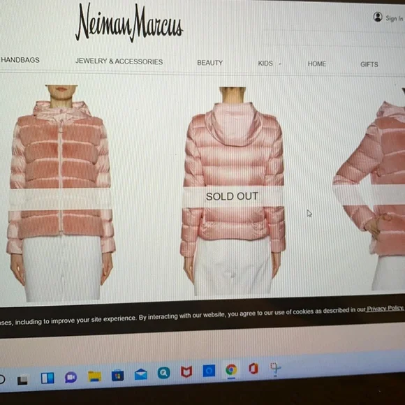 Moncler Puffer with Premium Mink Fur Details – Luxurious & Truly Rare 🩷 - Picture 5 of 16